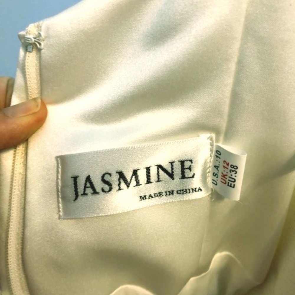 Jasmine Ivory Wedding Dress - Picture 2 of 8
